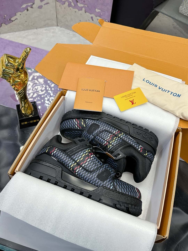 ルイヴィトン靴正面デザイン